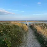 Bright Cottage 300 M From The Beach