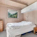 Bright Cottage 300 M From The Beach 別荘