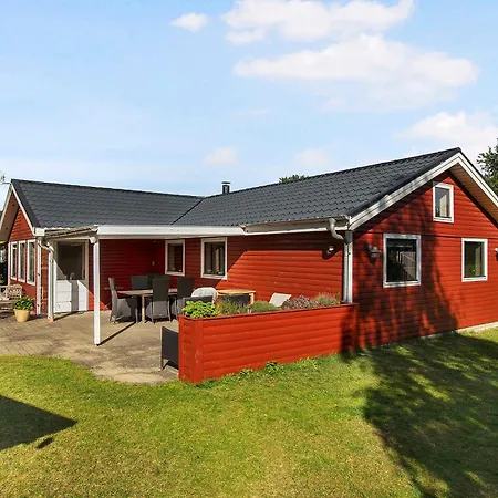 Bright Cottage 300 M From The Beach 別荘