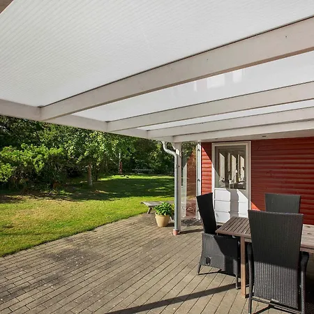 Bright Cottage 300 M From The Beach 別荘