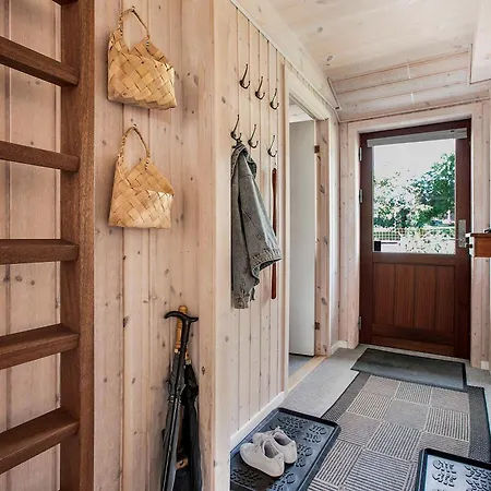 Bright, Spacious And Cozy Cottage, 200 M From The Hadsund